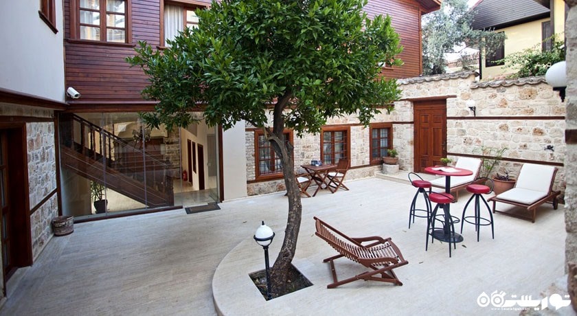 محوطه حیاط  هتل مدیترا آرت 